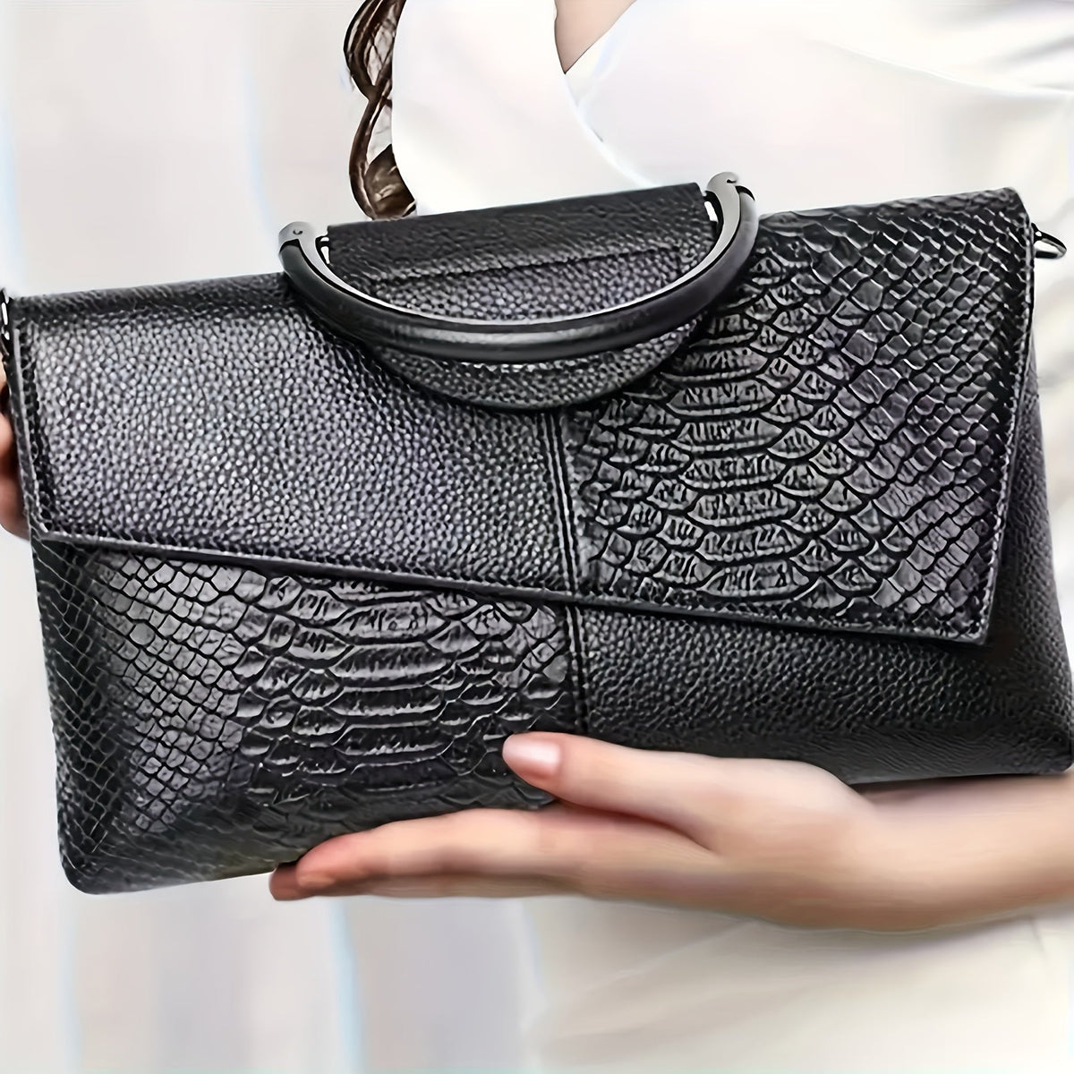Bianca | Pochette con Stampa Coccodrillo e Chiusura Magnetica